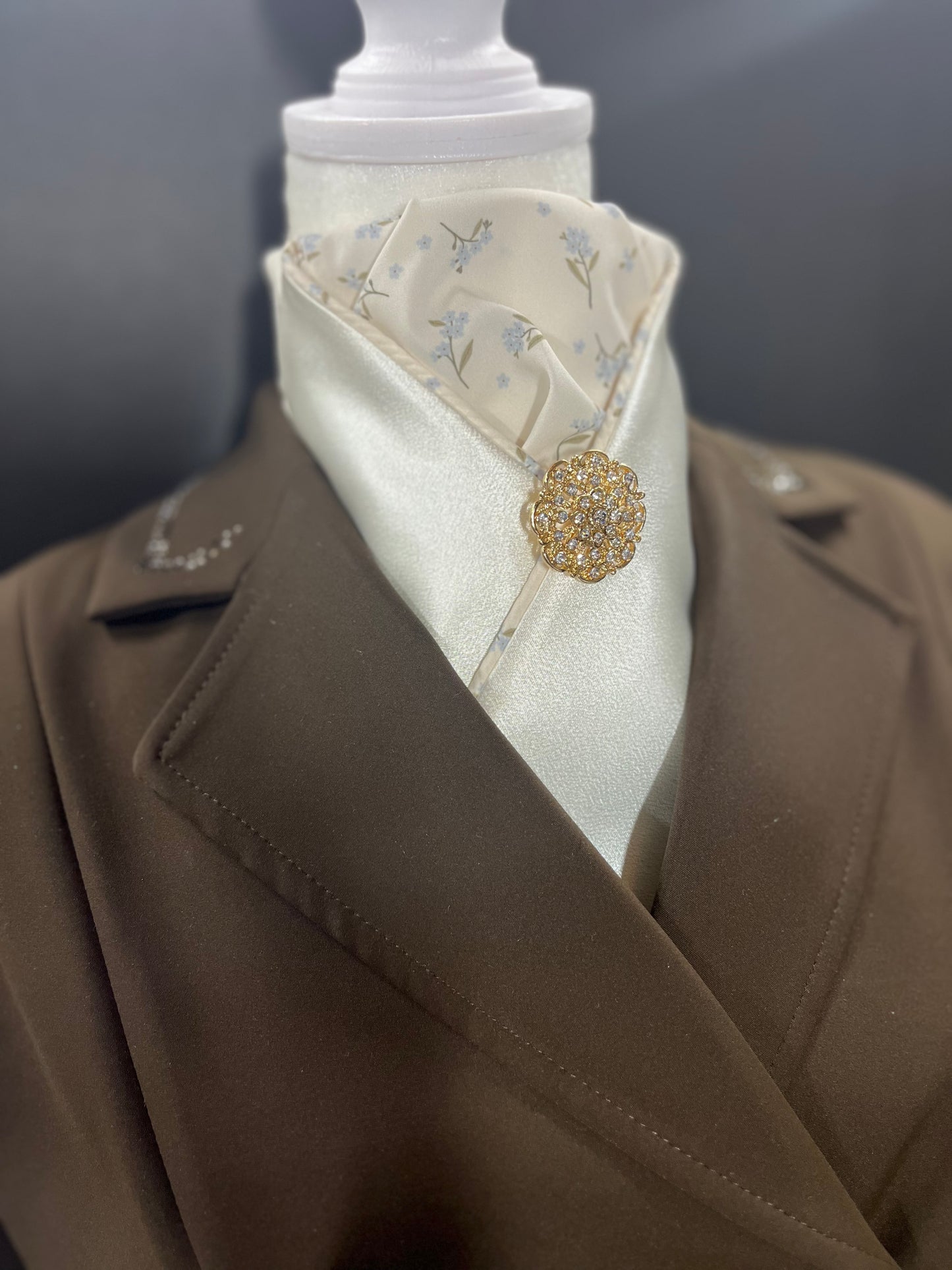 Periwinkle Buds/Cream Dressage Stock Tie