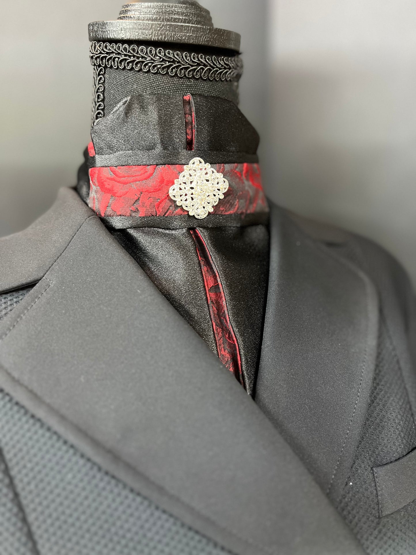 Rose Queen Euro Pleat Dressage Stock Tie