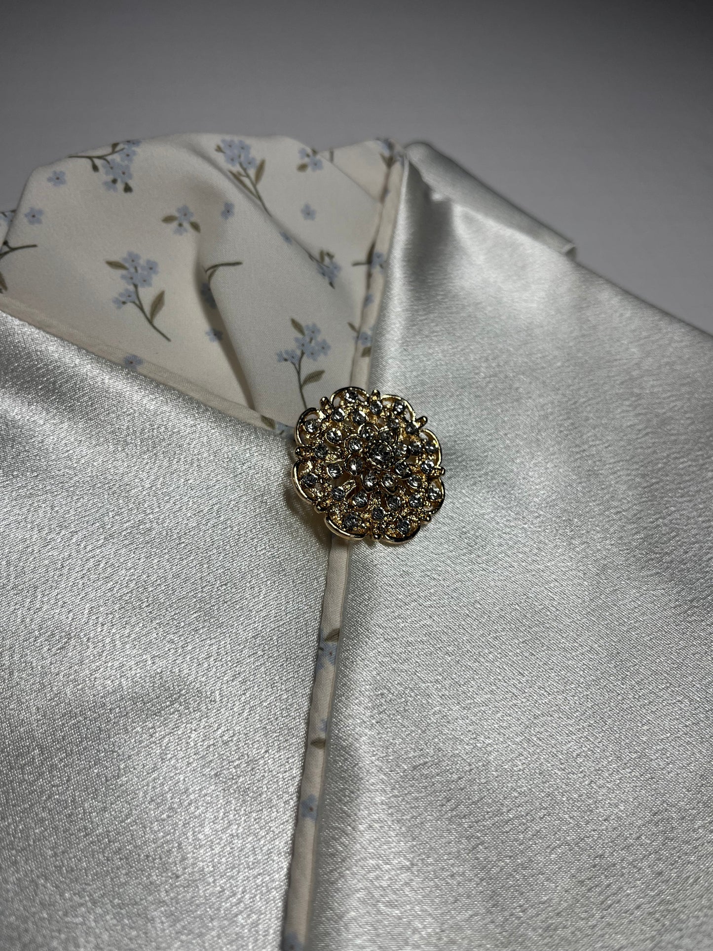 Periwinkle Buds/Cream Dressage Stock Tie