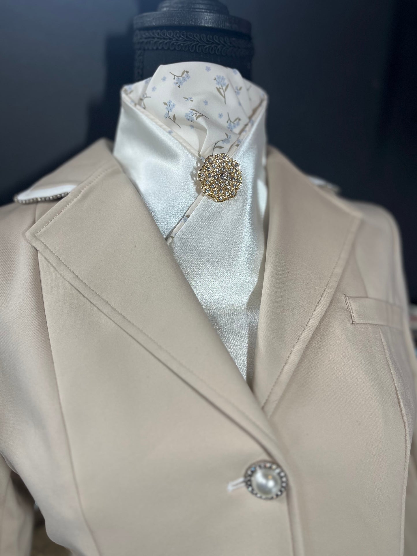 Periwinkle Buds/Cream Dressage Stock Tie