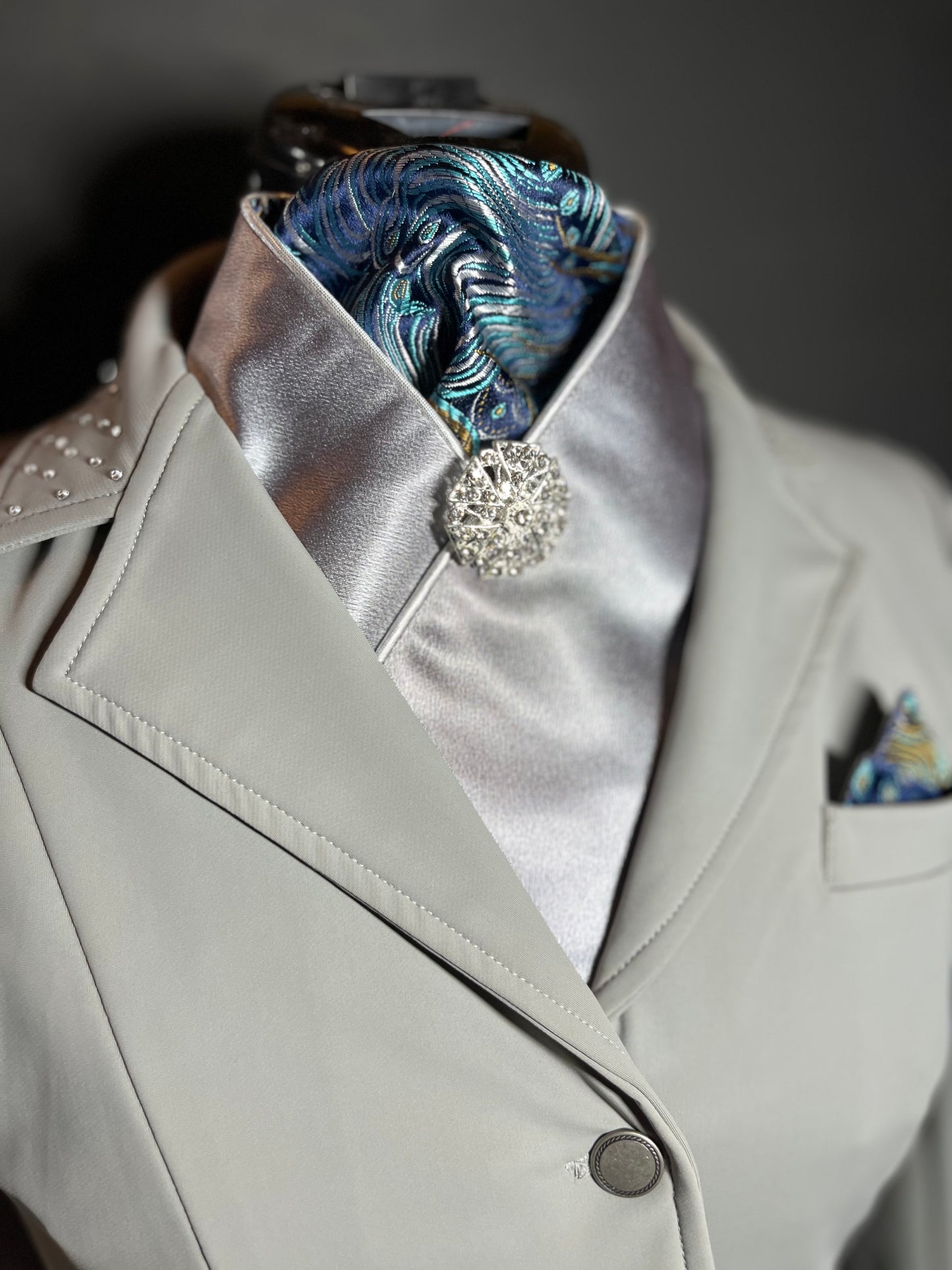 Reverse Feather Dressage Stock Tie