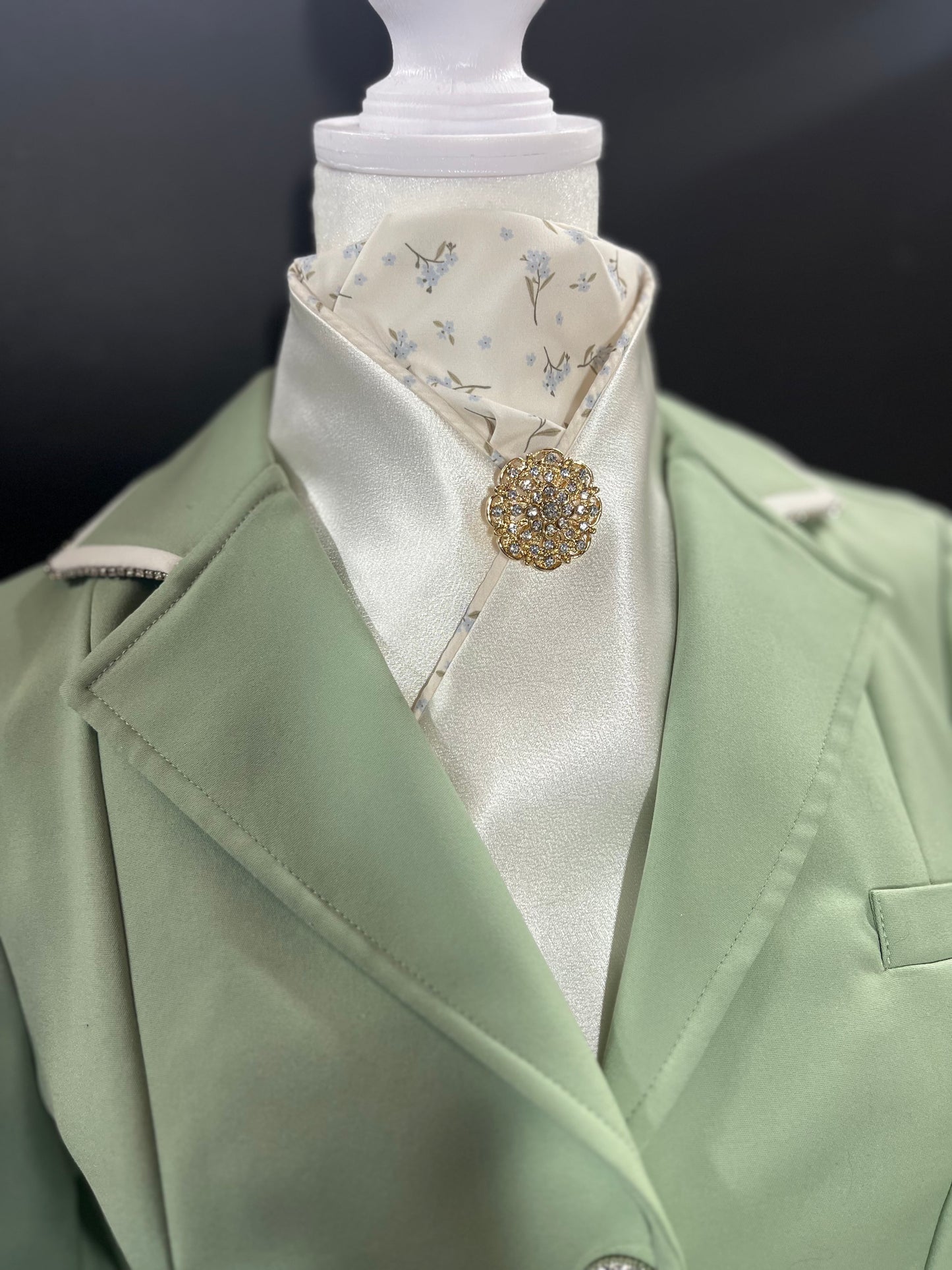 Periwinkle Buds/Cream Dressage Stock Tie
