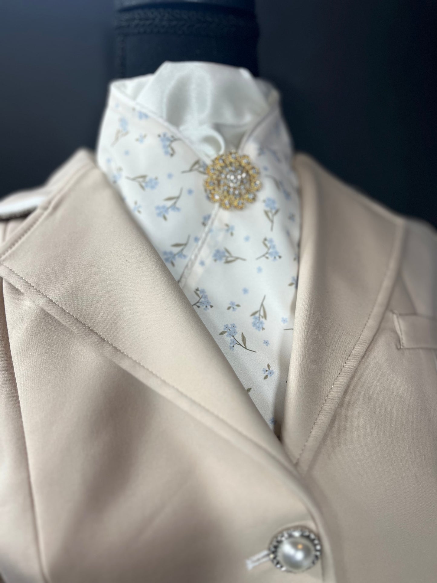 Flower Buds Ivory Accent Dressage Stock Tie