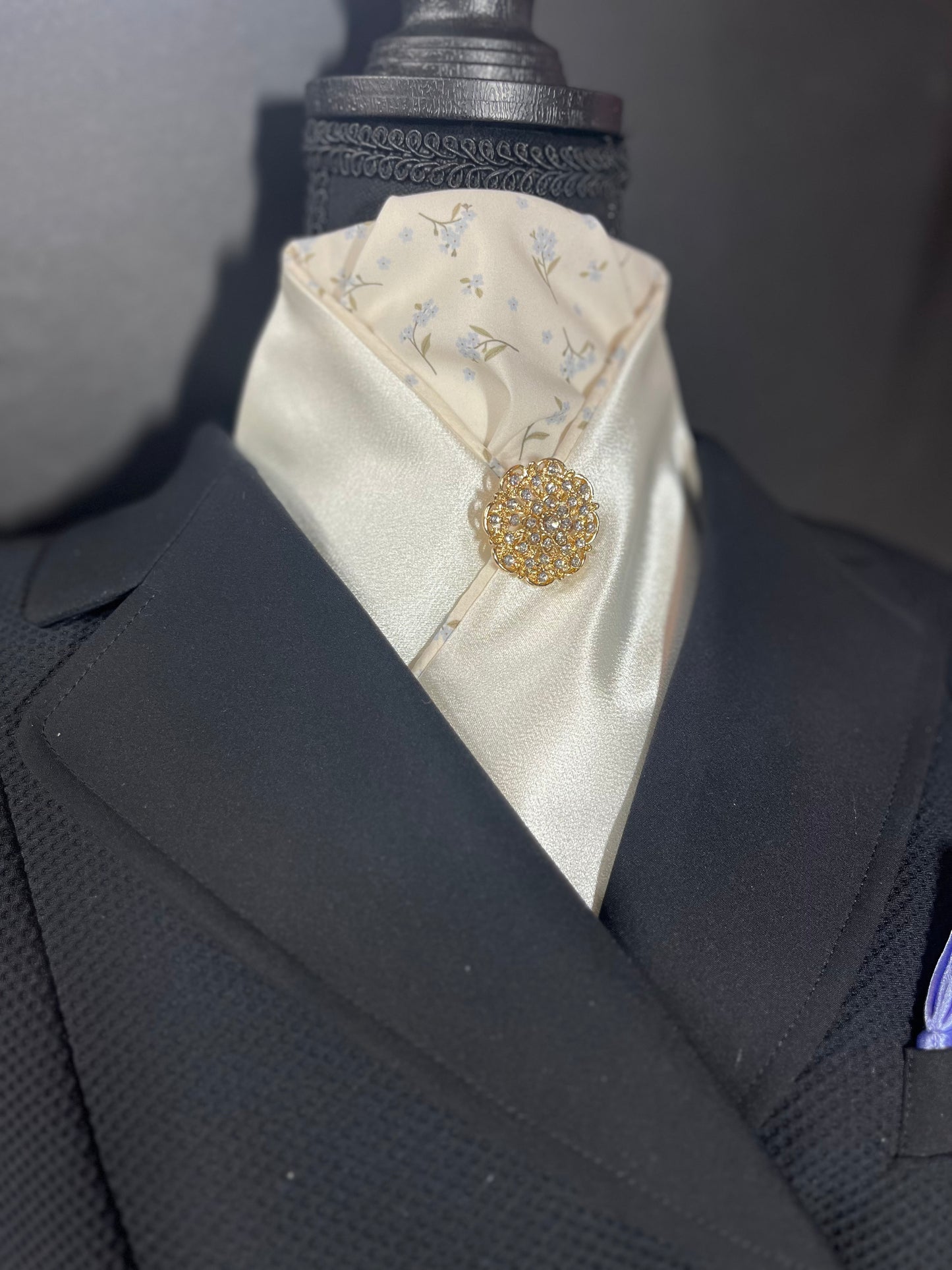 Periwinkle Buds/Cream Dressage Stock Tie