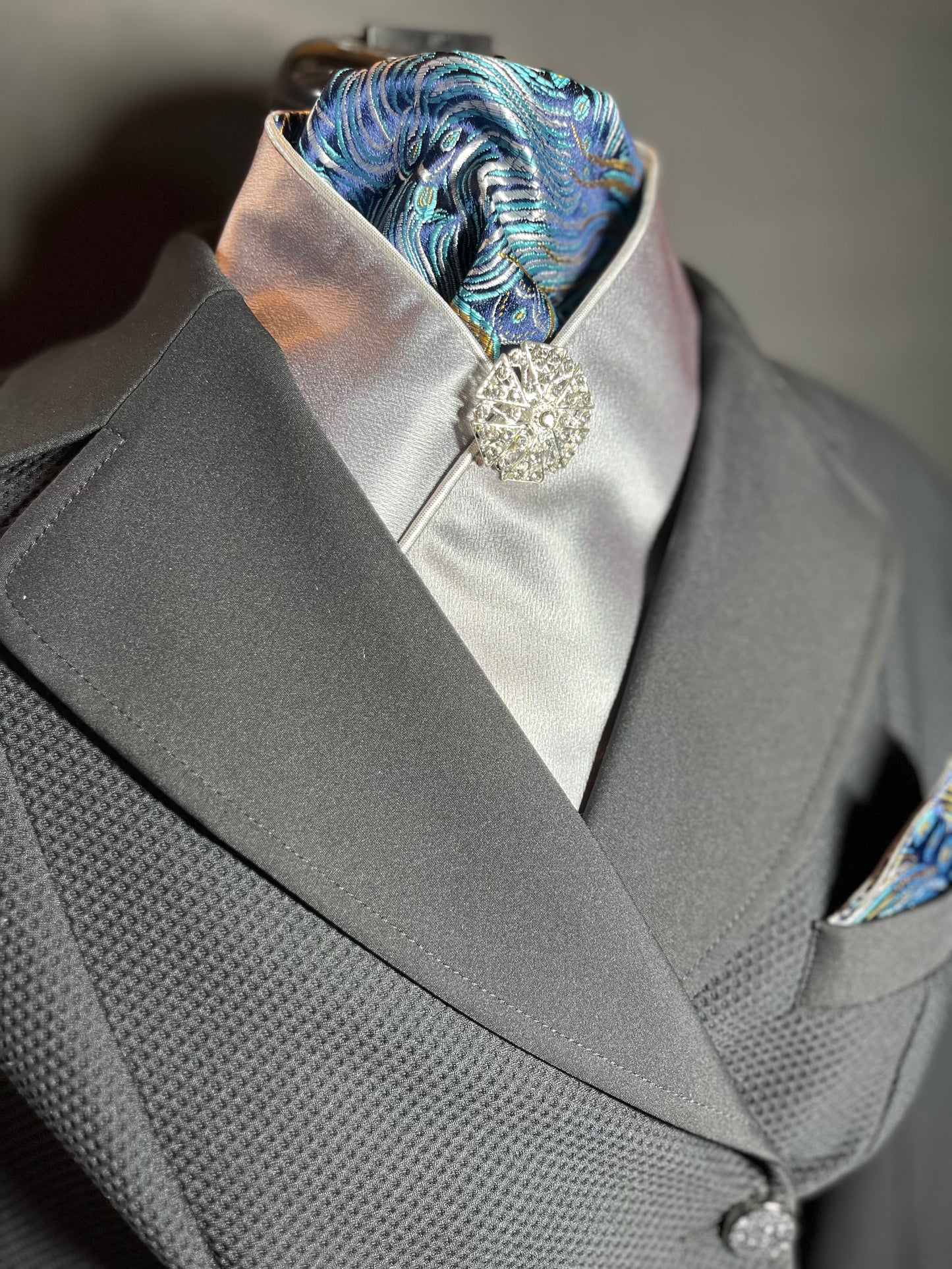 Reverse Feather Dressage Stock Tie